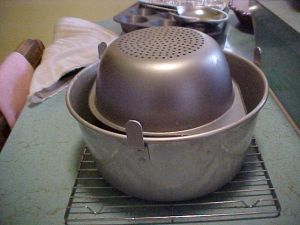Steamer on mugs in pan